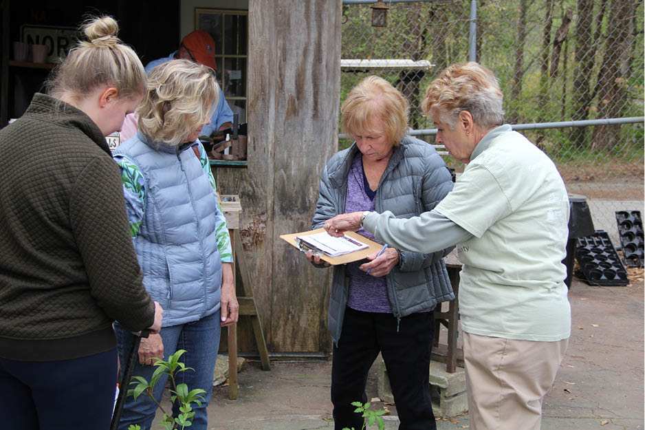 450 x 300 Plant Sale Volunteers